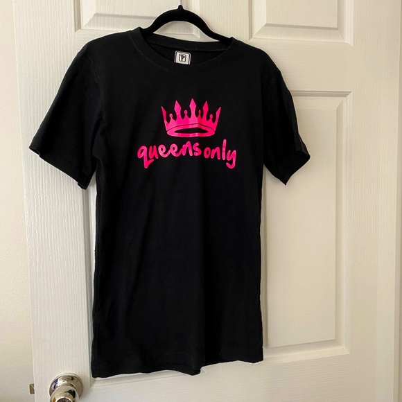 Tops - ✨Host Post✨Queens Only Black T-shirt Short Sleeve